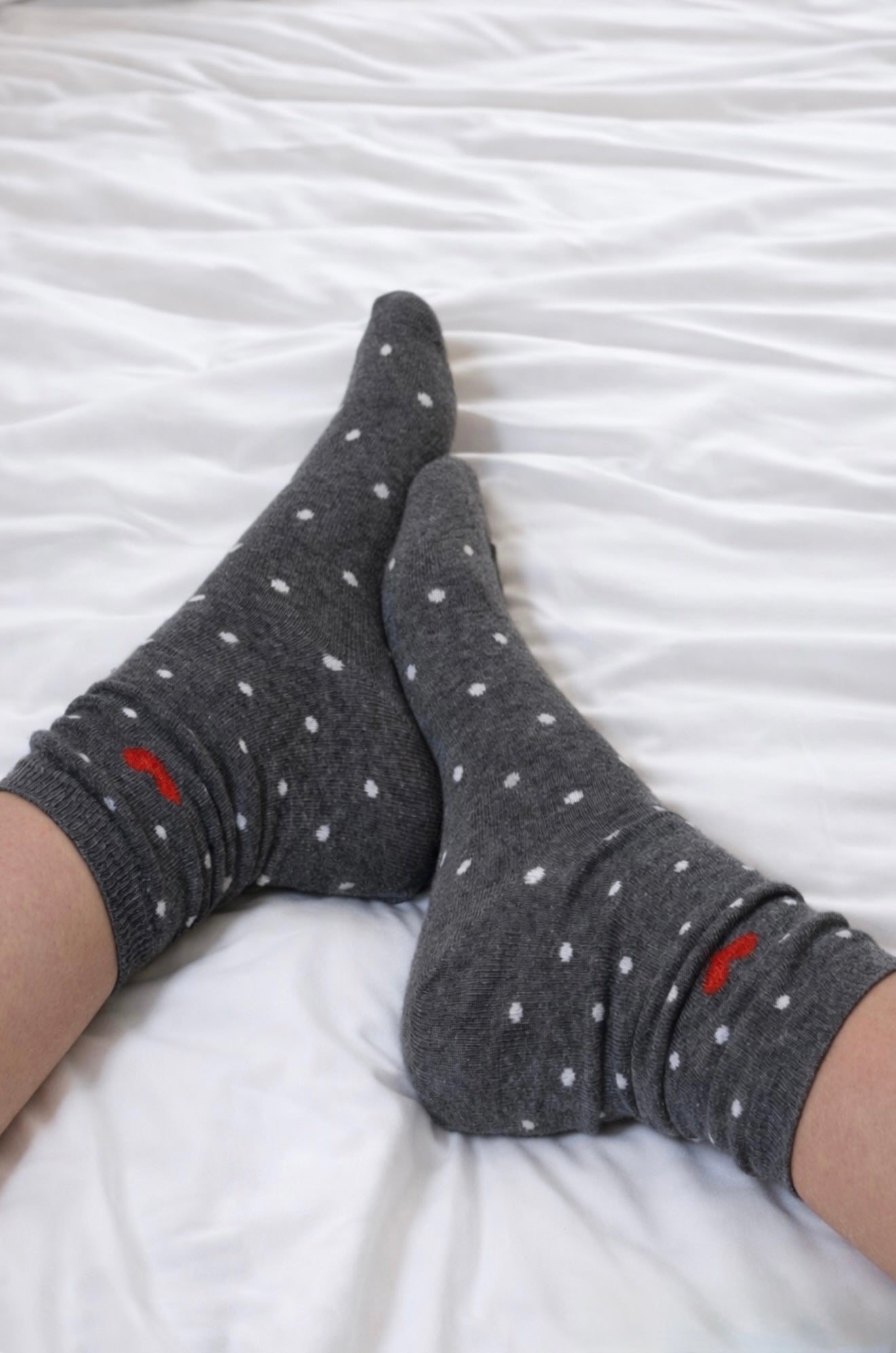 Premium Italian heart pattern socks in navy blue with red hearts, luxury cotton blend for Valentine's Day

